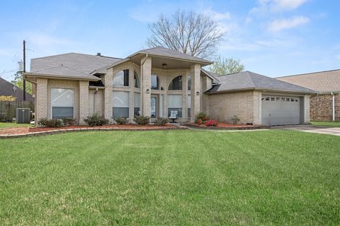 Photo of 2407 Golden Oak, Orange, TX 77632 (MLS # 266382)