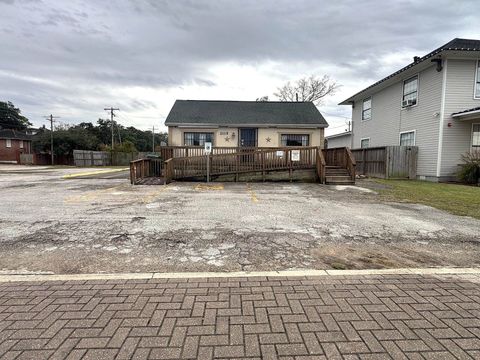 Photo of 2115 Calder, Beaumont, TX 77701 (MLS # 263466)