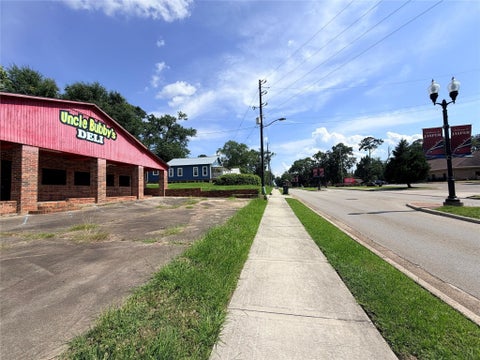 Photo of 400 S Main, Jasper, TX 75951 (MLS # 268145)