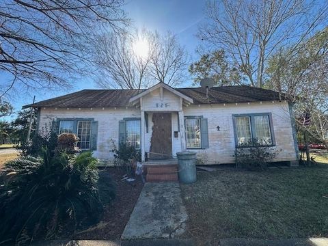 Photo of 525 Nolan St, Beaumont, TX 77705 (MLS # 264258)