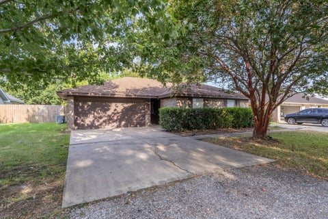 Photo of 170 Circle Dr, Bridge City, TX 77611 (MLS # 270509)