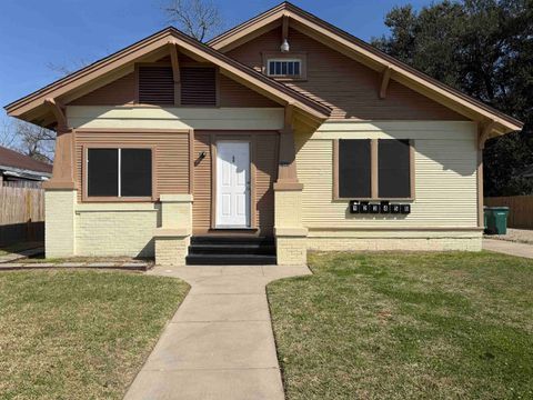 Photo of 2325 Victoria Unit 6, Beaumont, TX 77705 (MLS # 265376)