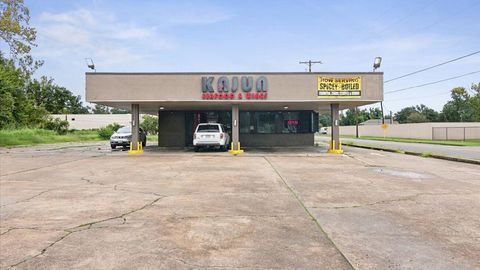 Photo of 1102 W Park Avenue, Orange, TX 77630 (MLS # 263799)