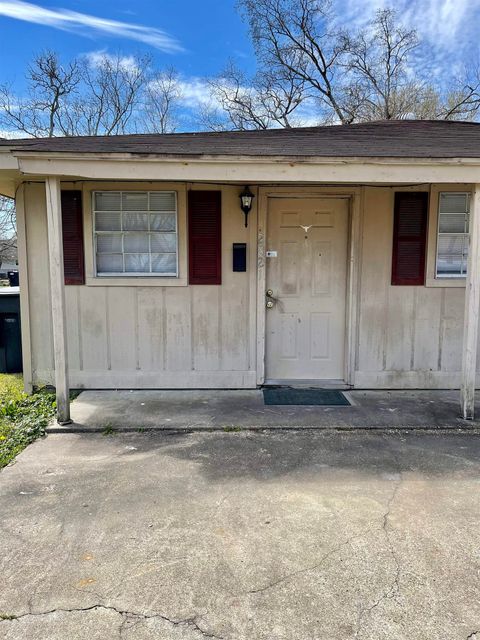 Photo of 2821 Pearl, Groves, TX 77619 (MLS # 262638)