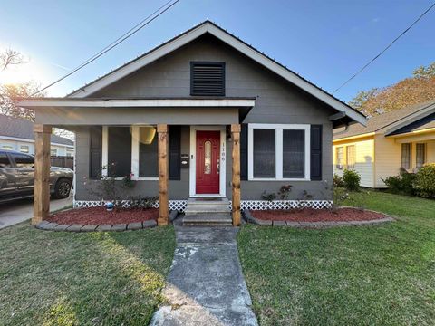 Photo of 1106 Marion St, Port Neches, TX 77651 (MLS # 264175)