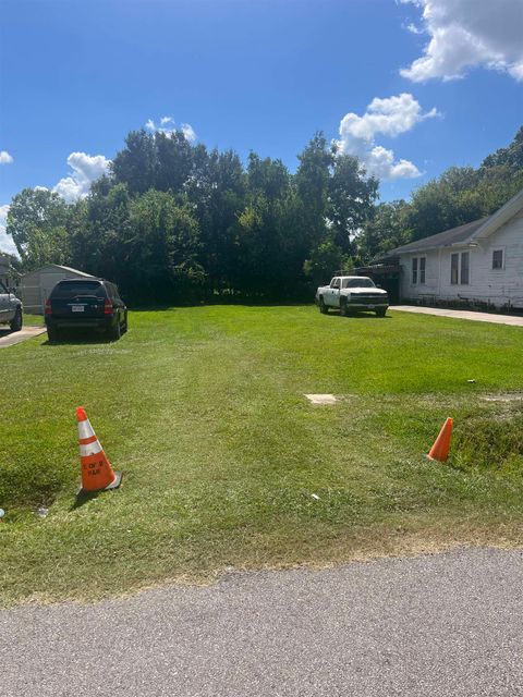 Photo of 1725 Threadneedle, Beaumont, TX 77705 (MLS # 262289)