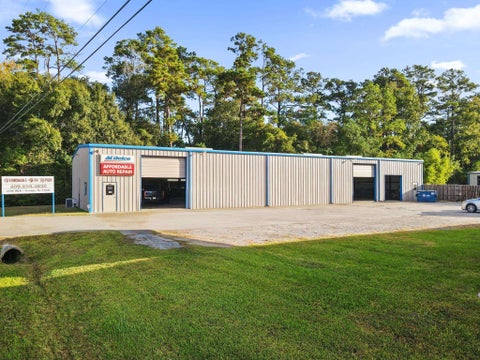 Photo of 2505 Martin Luther King Dr, Orange, TX 77630 (MLS # 272097)