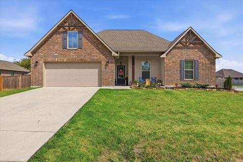 Photo of 200 Zachary, Bridge City, TX 77611 (MLS # 266184)