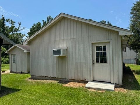 A home in Silsbee