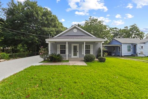 Property photo of 166 Hilldale Dr, Nederland, TX 77627