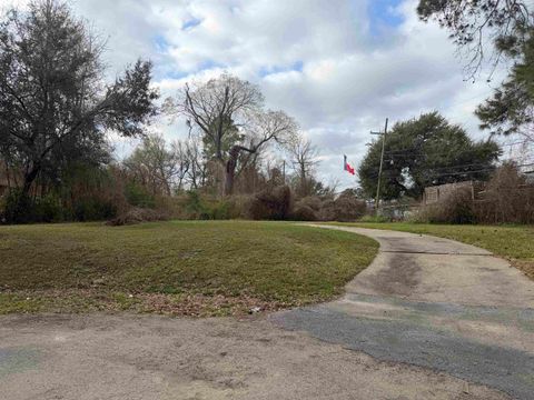 Photo of 4095 Oak Grove, Beaumont, TX 77708 (MLS # 265382)