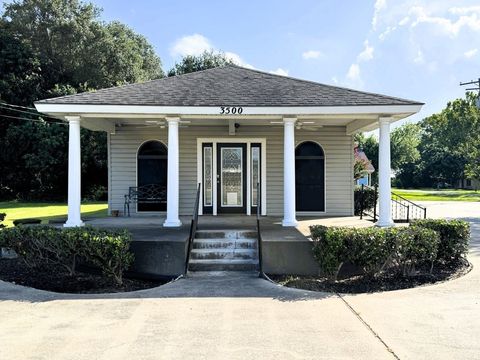 Photo of 3500 Main Ave, Groves, TX 77619 (MLS # 259821)