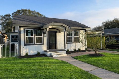 Photo of 3924 7th St, Port Arthur, TX 77642 (MLS # 265570)