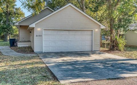 Photo of 2125 Ave A, Nederland, TX 77627 (MLS # 266231)