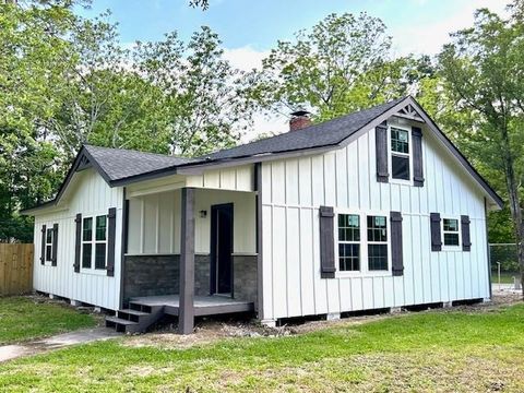 Photo of 4395 Ironton, Beaumont, TX 77703 (MLS # 268305)