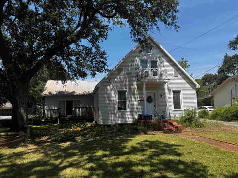 Photo of 1114 Luling, Nederland, TX 77627 (MLS # 270477)