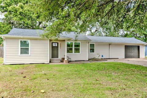 Photo of 3002 Tyler Ave, Nederland, TX 77627 (MLS # 271653)