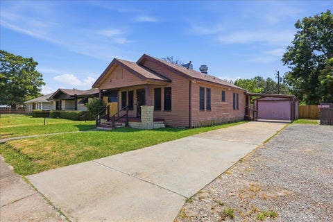 Photo of 824 W Gulfway Drive, Port Arthur, TX 77640 (MLS # 270850)