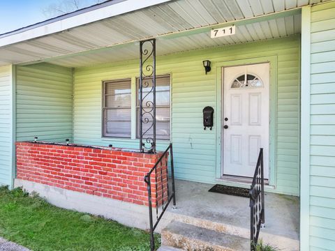 Photo of 711 Chicago Ave, Nederland, TX 77627 (MLS # 264888)