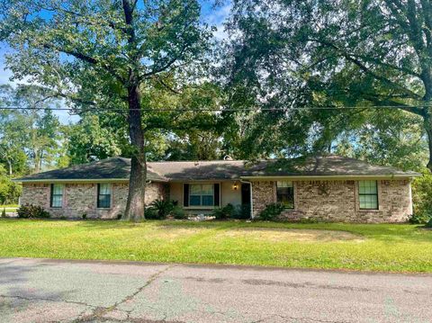 A home in Vidor