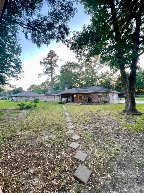 A home in Vidor