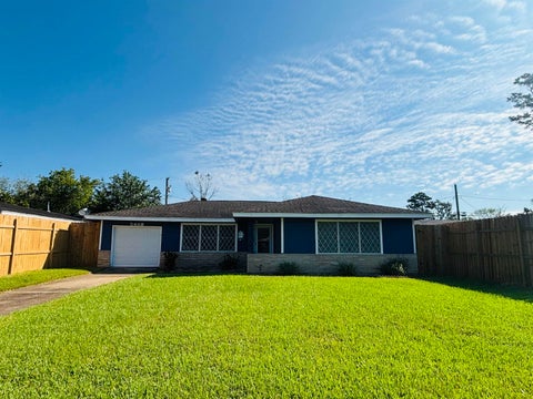 Photo of 5480 Thames Dr, Beaumont, TX 77708 (MLS # 271495)