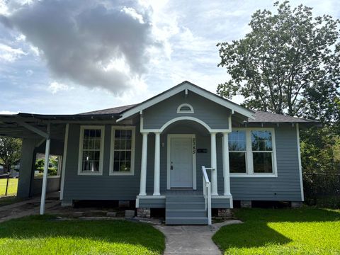 Photo of 2385 Neches St, Beaumont, TX 77701 (MLS # 266123)