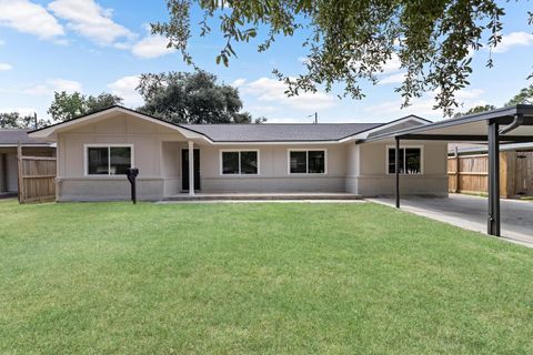 Photo of 307 32nd Street, Nederland, TX 77627 (MLS # 265437)