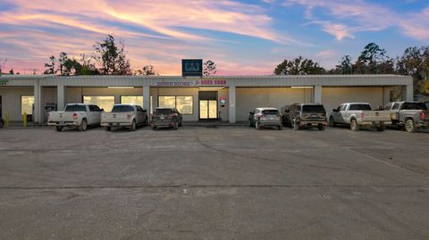Photo of 615 W Court Street, Newton, TX 75966 (MLS # 258843)