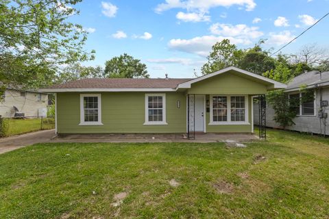 Photo of 4213 Rachel Ave, Port Arthur, TX 77642 (MLS # 266444)