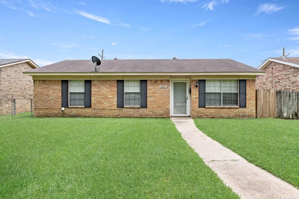 2321 GLADYS ST, BEAUMONT, TX 77702 - Image fb0bc494b81b9716701bc76112ef4e52/3448033155