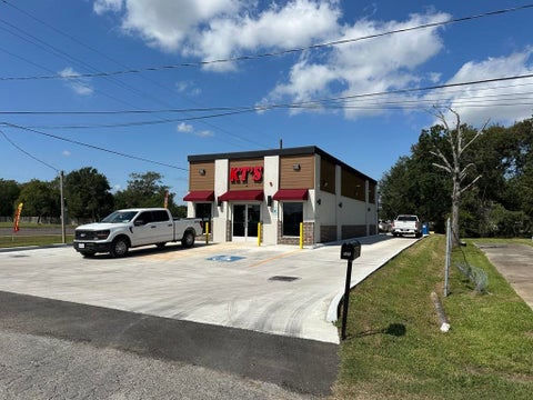 Photo of 101 N 3rd Ave, Nederland, TX 77627 (MLS # 271359)