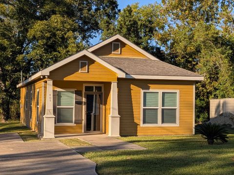 Photo of 405 E Simmons Ave, Beaumont, TX 77703 (MLS # 262680)