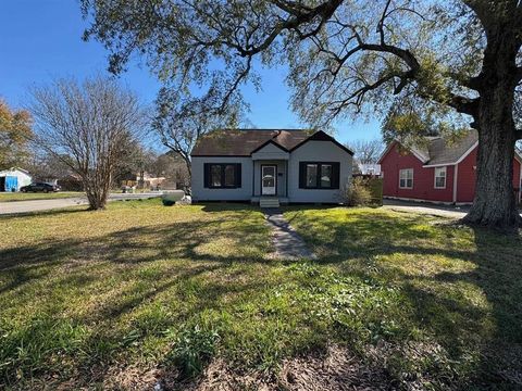 Photo of 5052 5th Street, Port Arthur, TX 77642 (MLS # 266188)