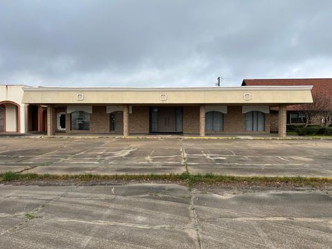 Photo of 2925 Park Plaza Ln, Port Arthur, TX 77642 (MLS # 264009)