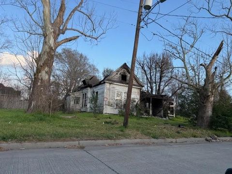 Photo of 548 2nd St., Beaumont, TX 77701 (MLS # 265970)