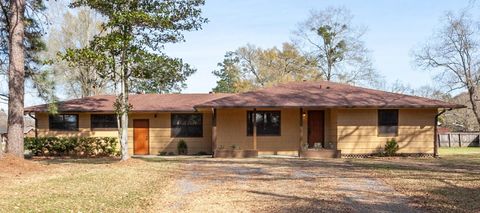Photo of 105 Butler, Vidor, TX 77662 (MLS # 265341)