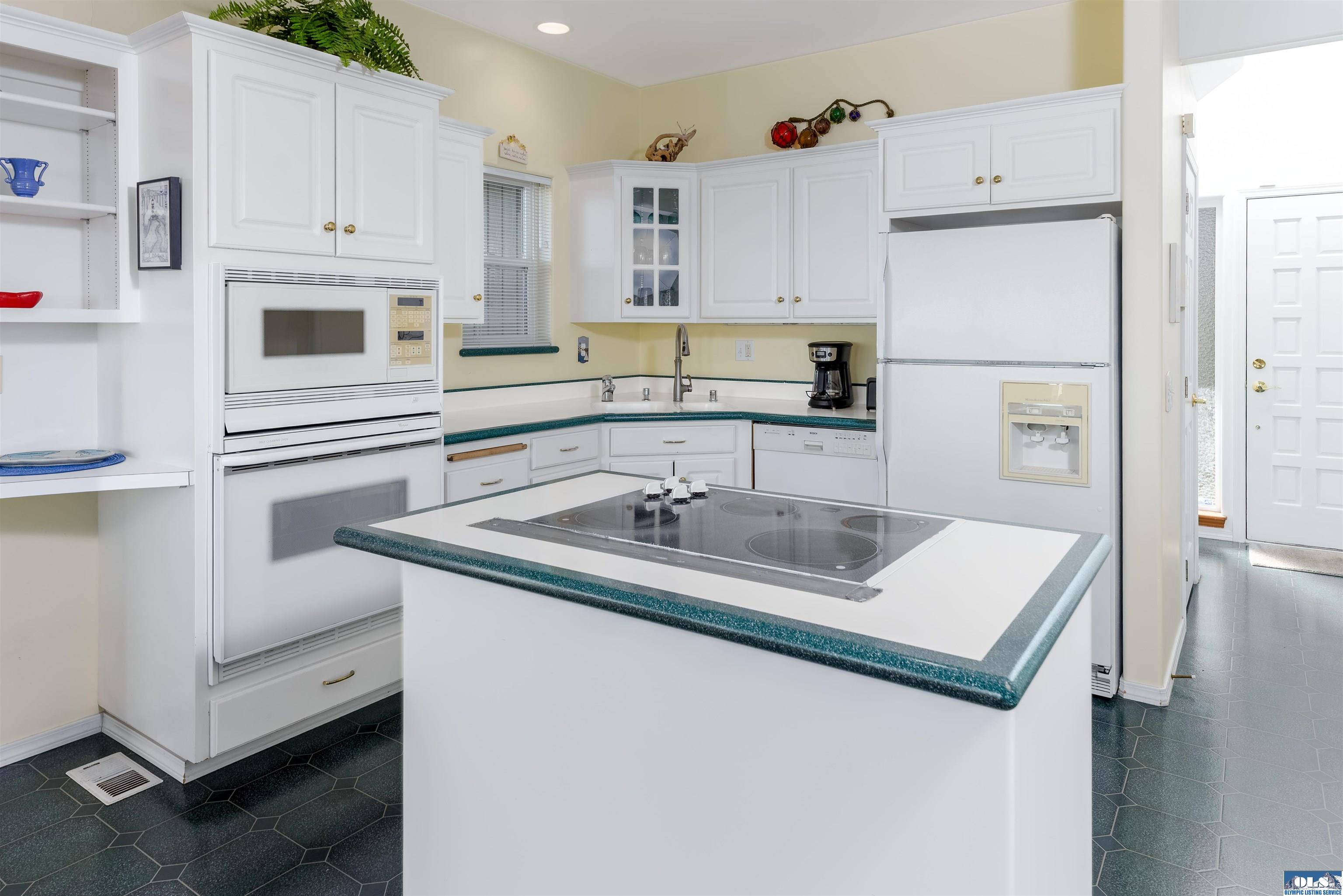 Sequim, Washington, 98382, United States, 2 Bedrooms Bedrooms, ,2 BathroomsBathrooms,Residential,Active,2021299