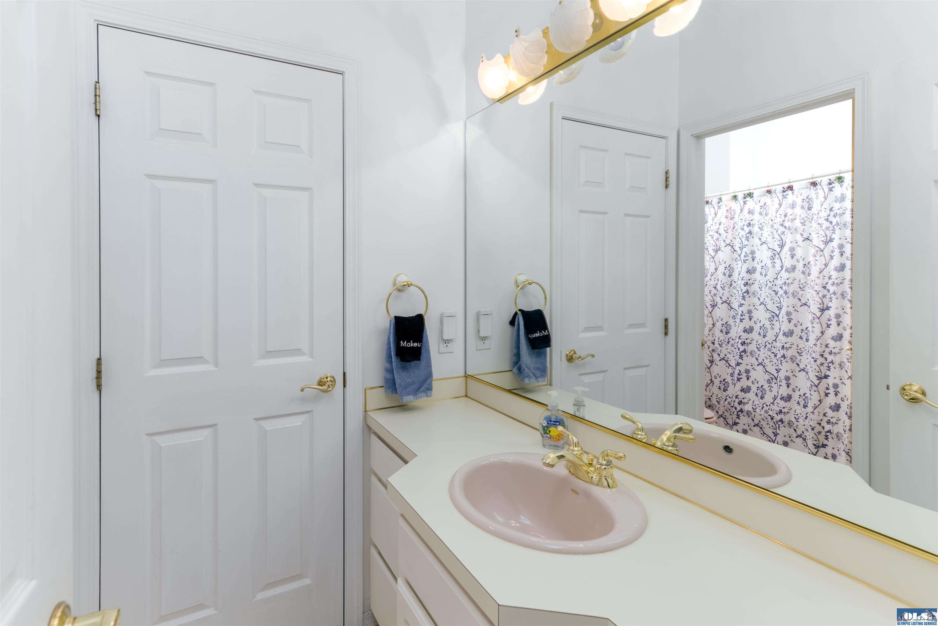 Sequim, Washington, 98382, United States, 2 Bedrooms Bedrooms, ,2 BathroomsBathrooms,Residential,Active,2021299