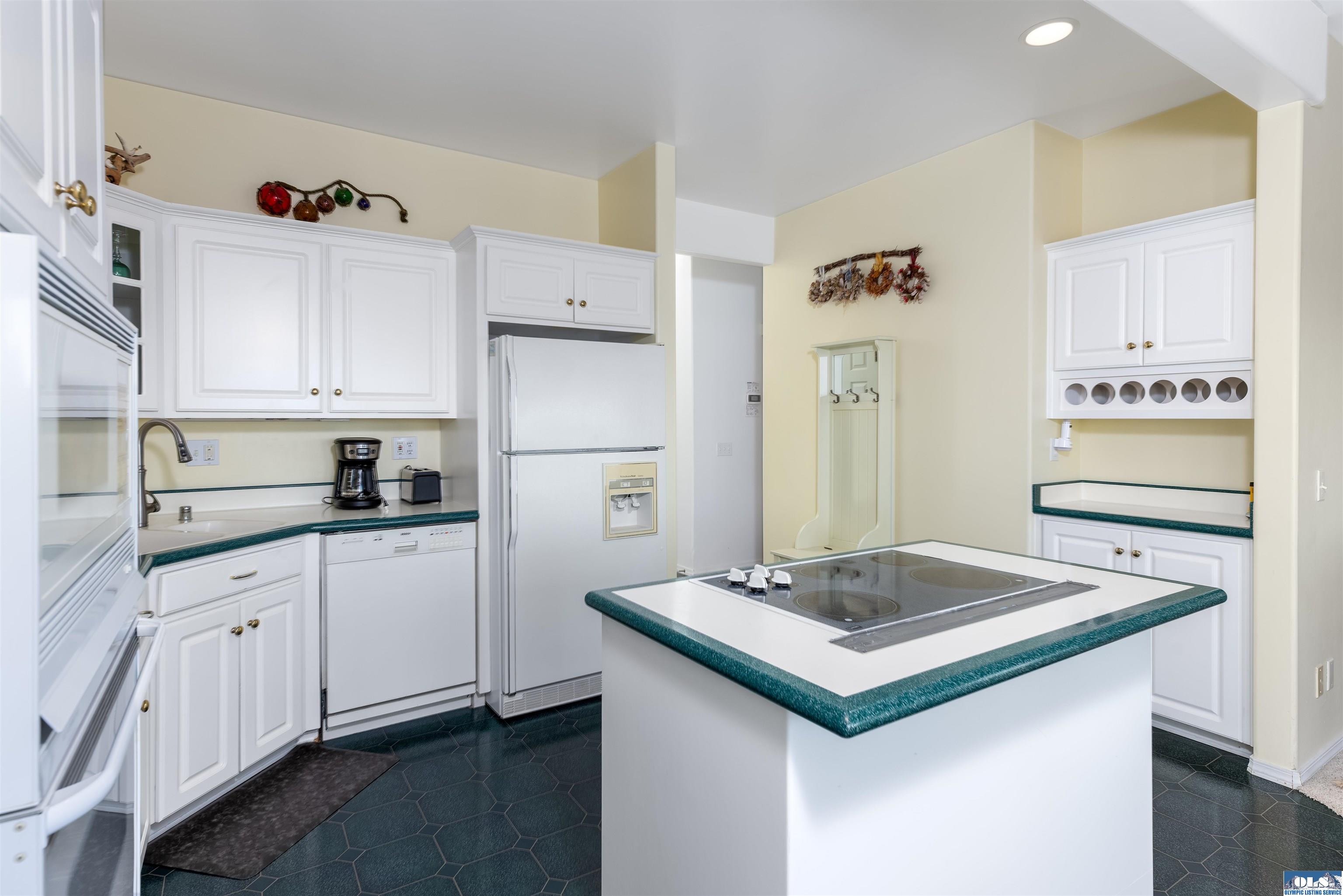 Sequim, Washington, 98382, United States, 2 Bedrooms Bedrooms, ,2 BathroomsBathrooms,Residential,Active,2021299