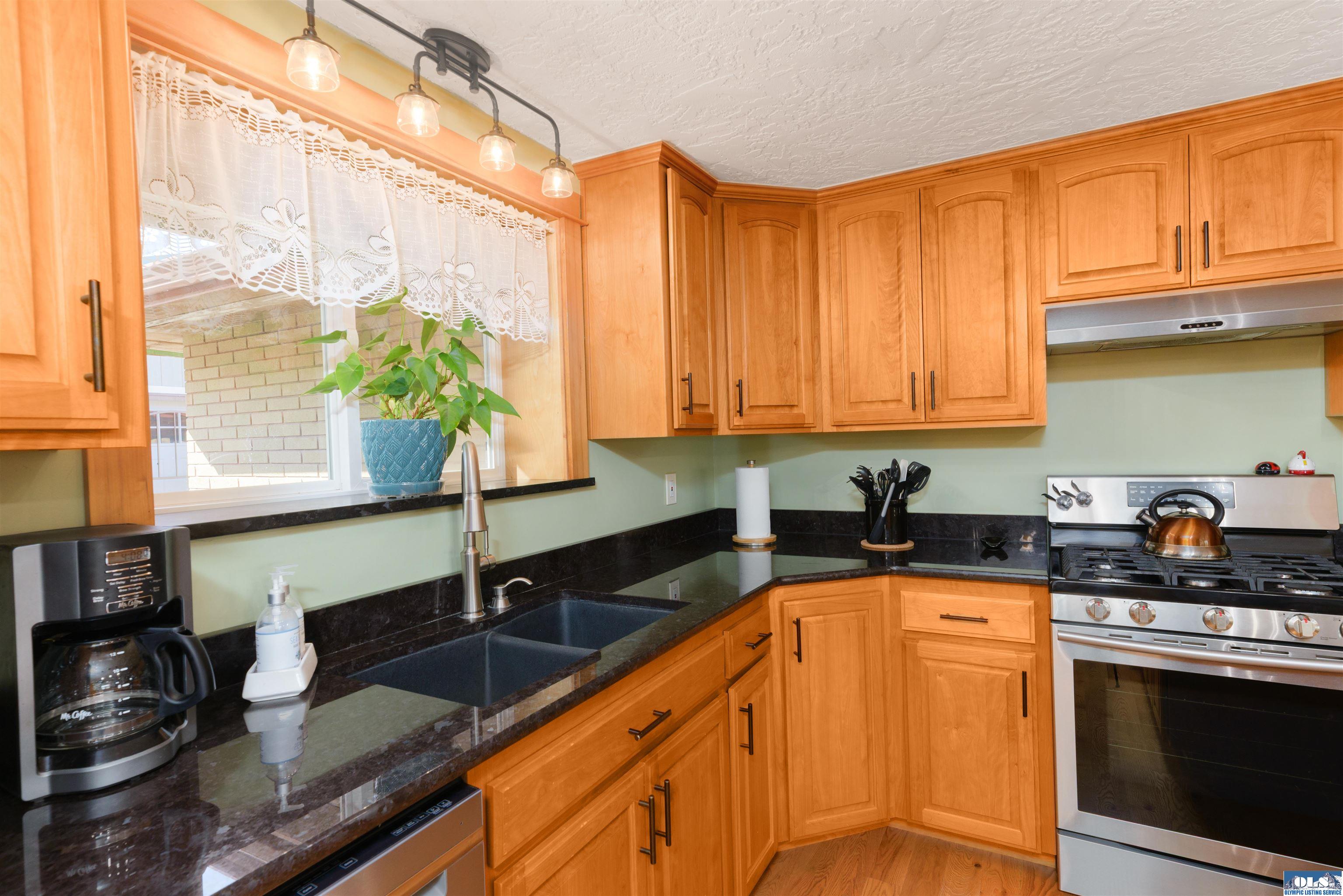 Sequim, Washington, 98382, United States, 5 Bedrooms Bedrooms, ,4 BathroomsBathrooms,Residential,Active,1945451