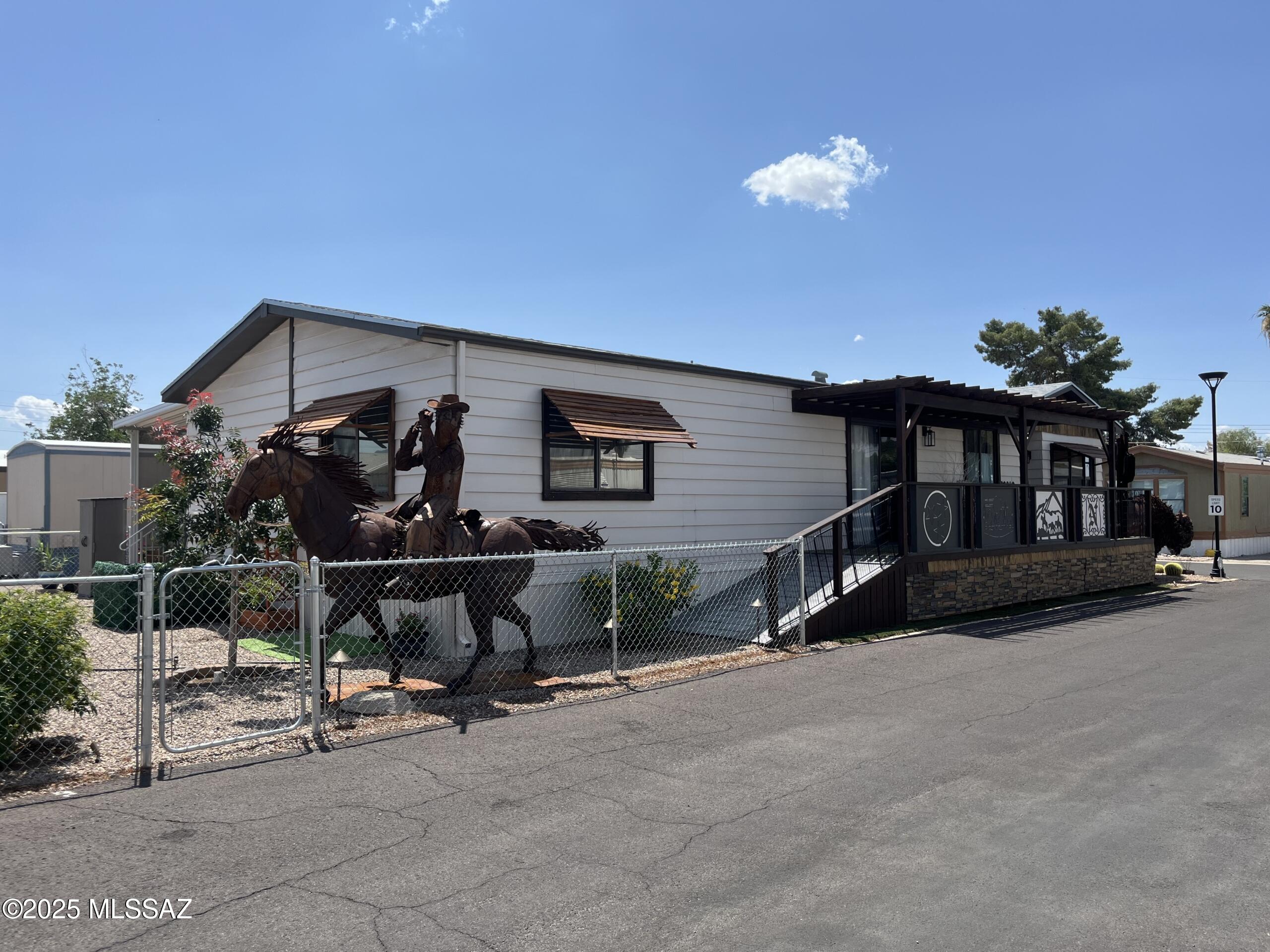 3833 N Fairview Avenue 118