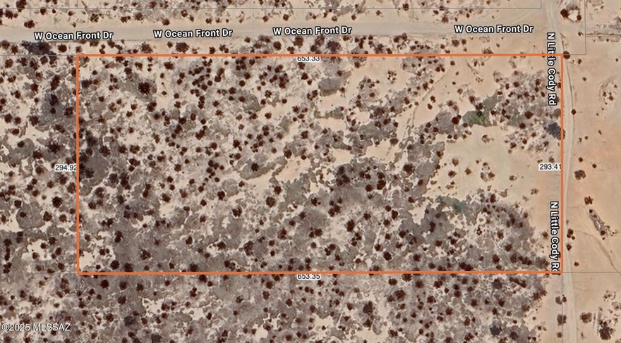 Nearly 5 Acre lot in Avra Valley with panoramic mountain views. lot is flat and staked. Utilities are close to this lot. Excellent location.