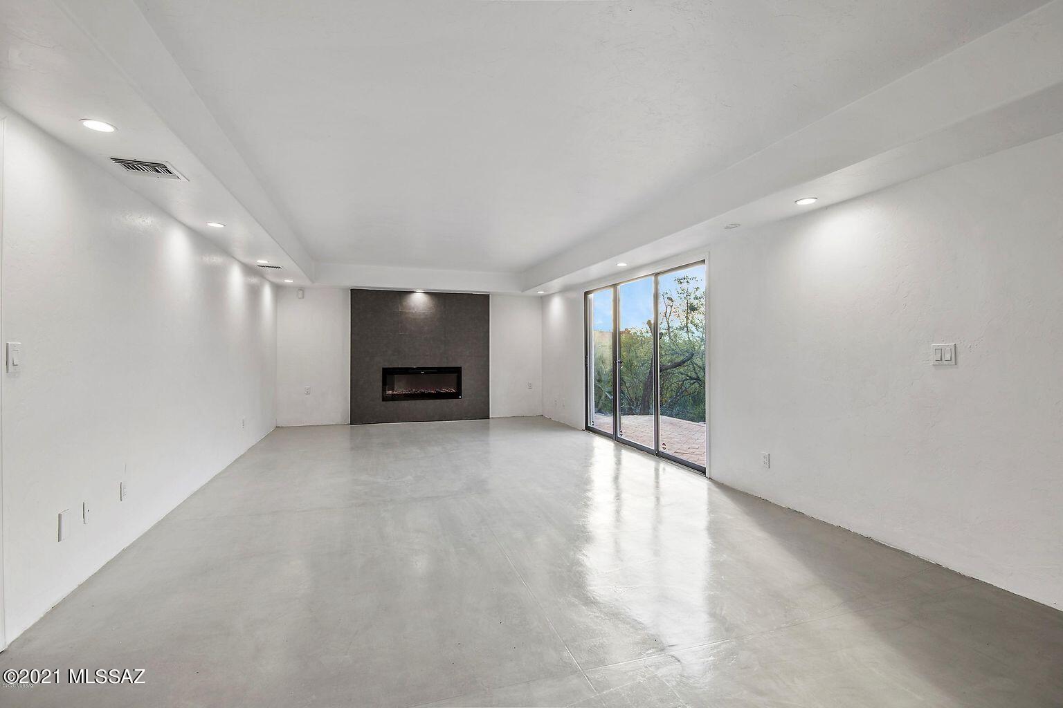Las Alturas (1-167) - Residential