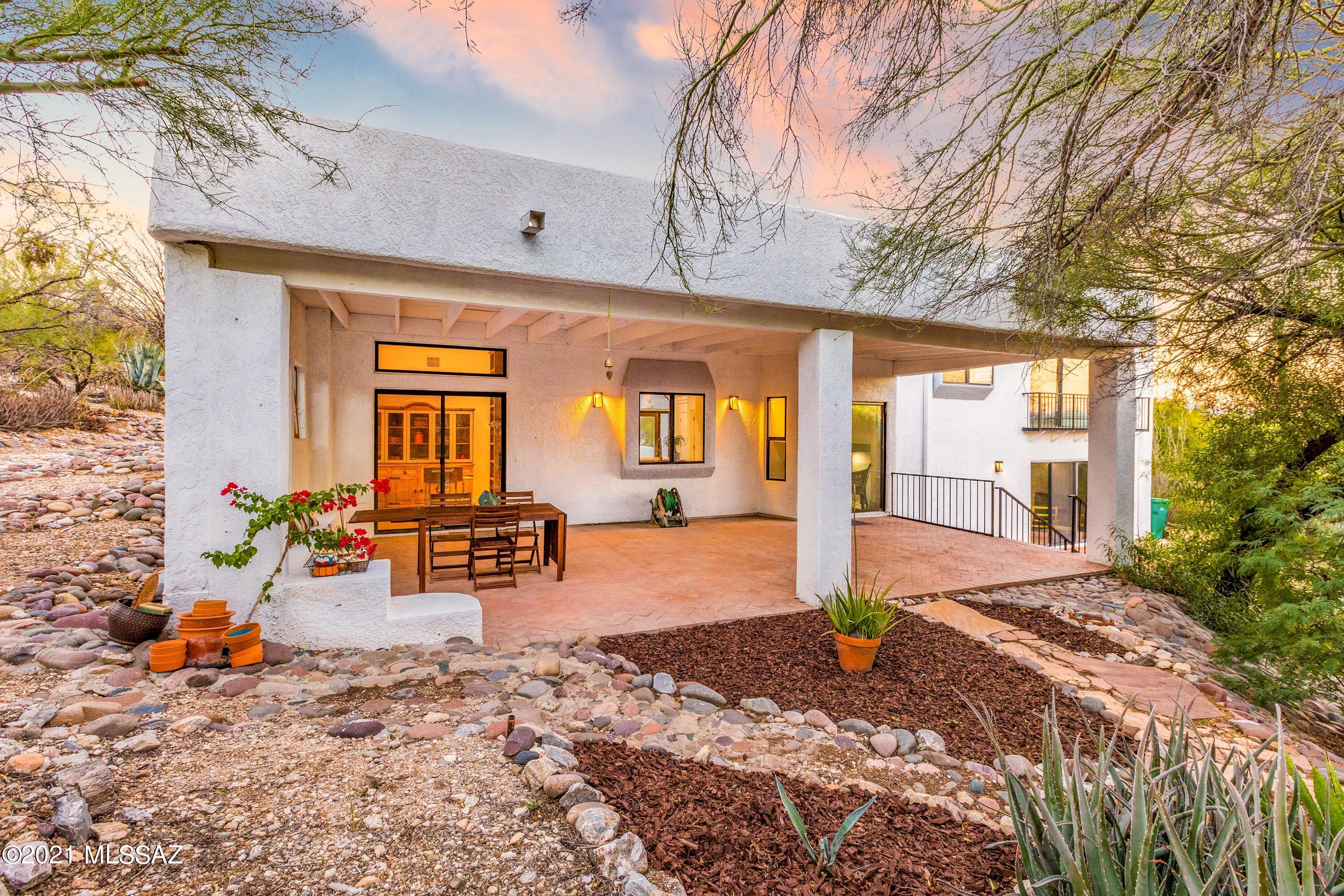 Las Alturas (1-167) - Residential