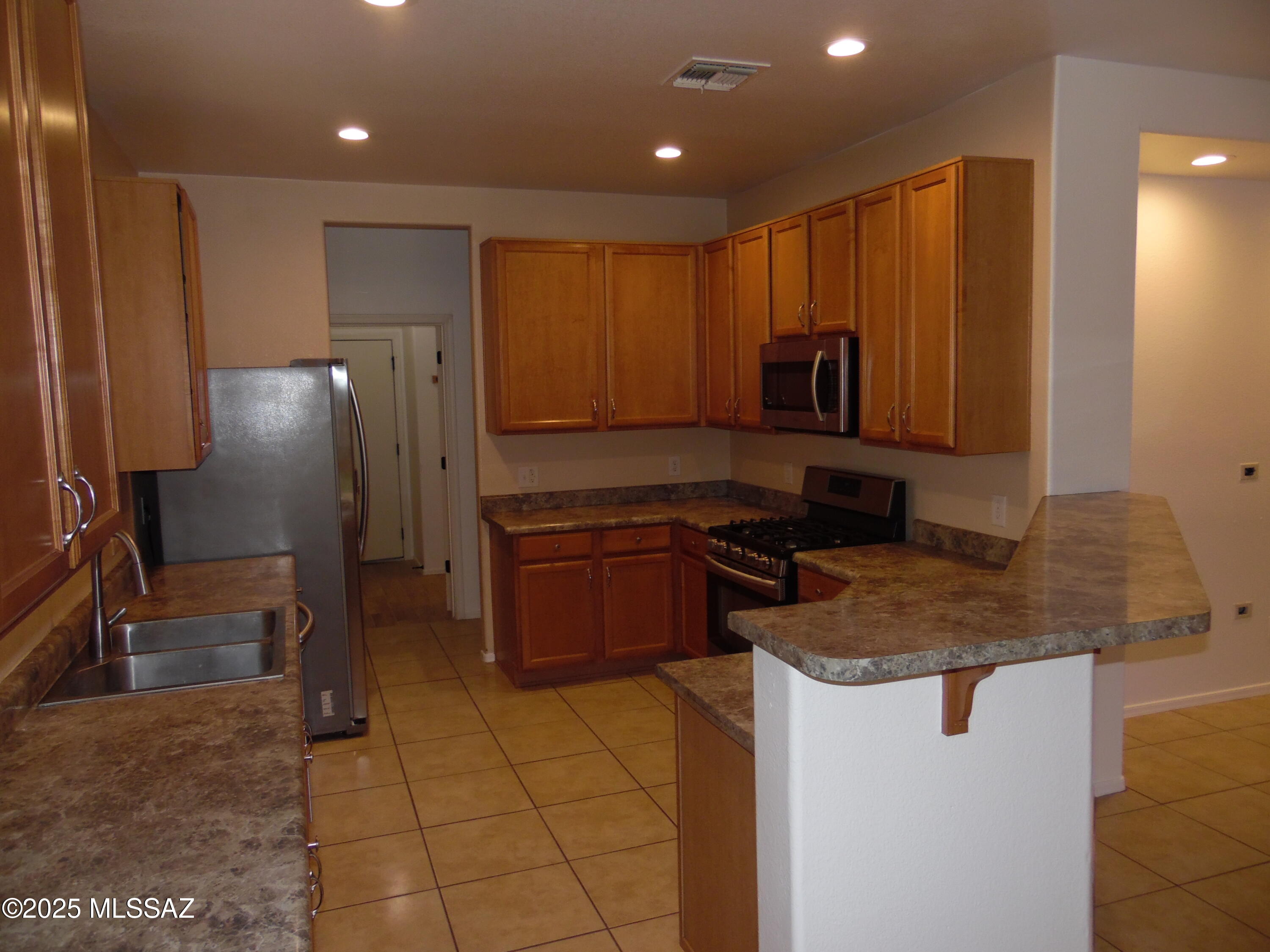 Tucson, Arizona 85756, United States, 4 Bedrooms Bedrooms, ,3 BathroomsBathrooms,Residential,Active,124449