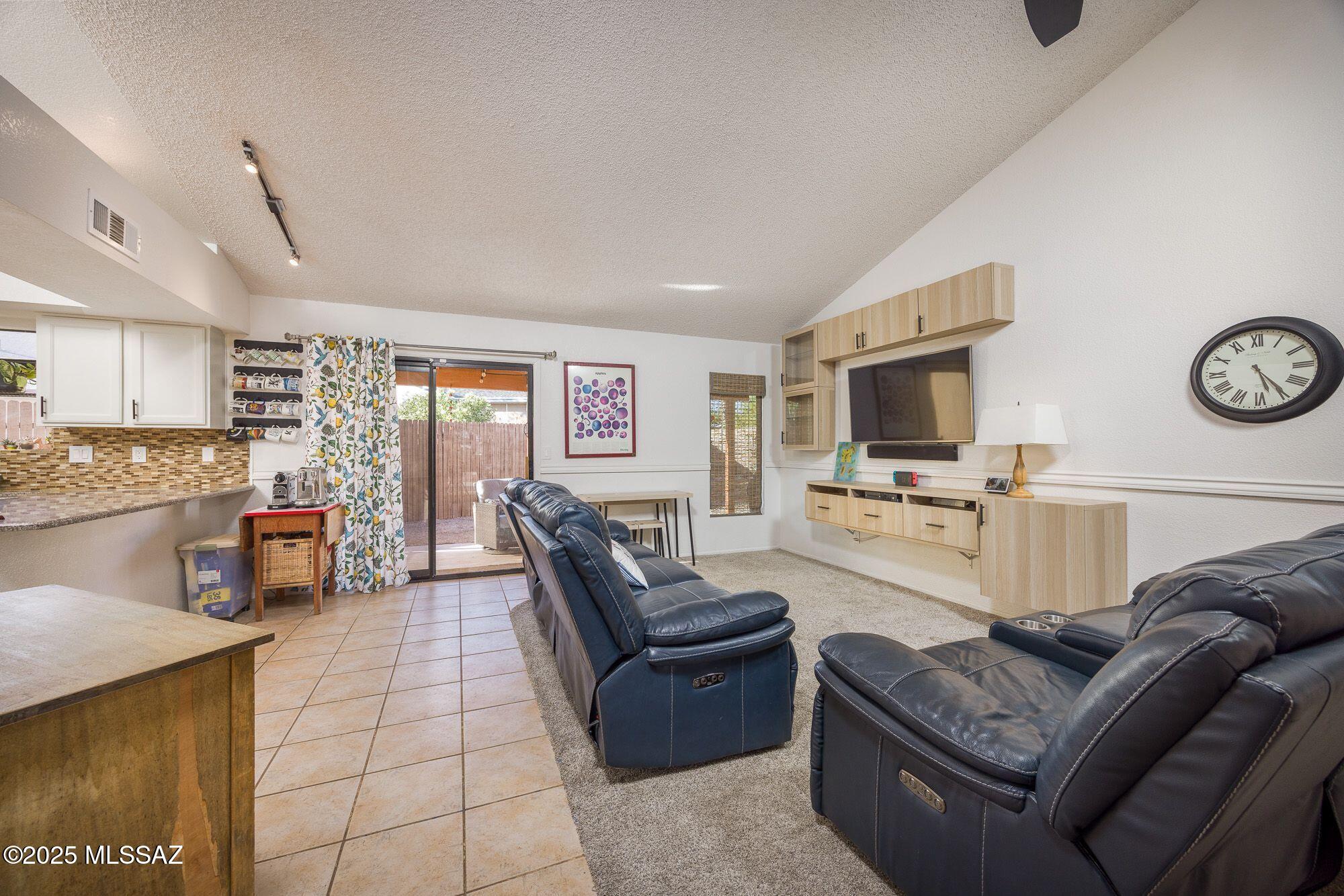 2804 W Camino Ebano