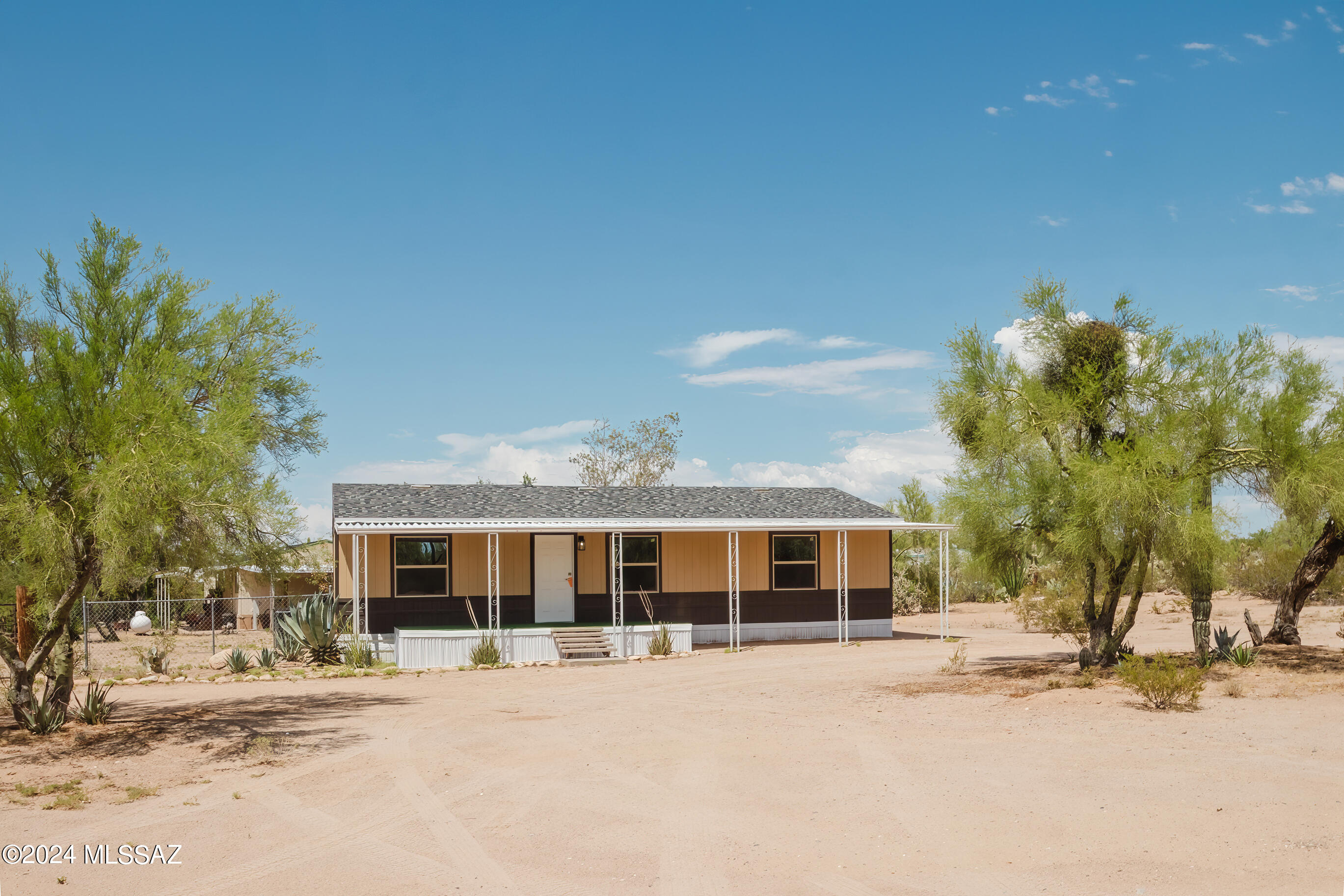 Photo 2 of 42 of 11560 W Orange Grove Road mobile home