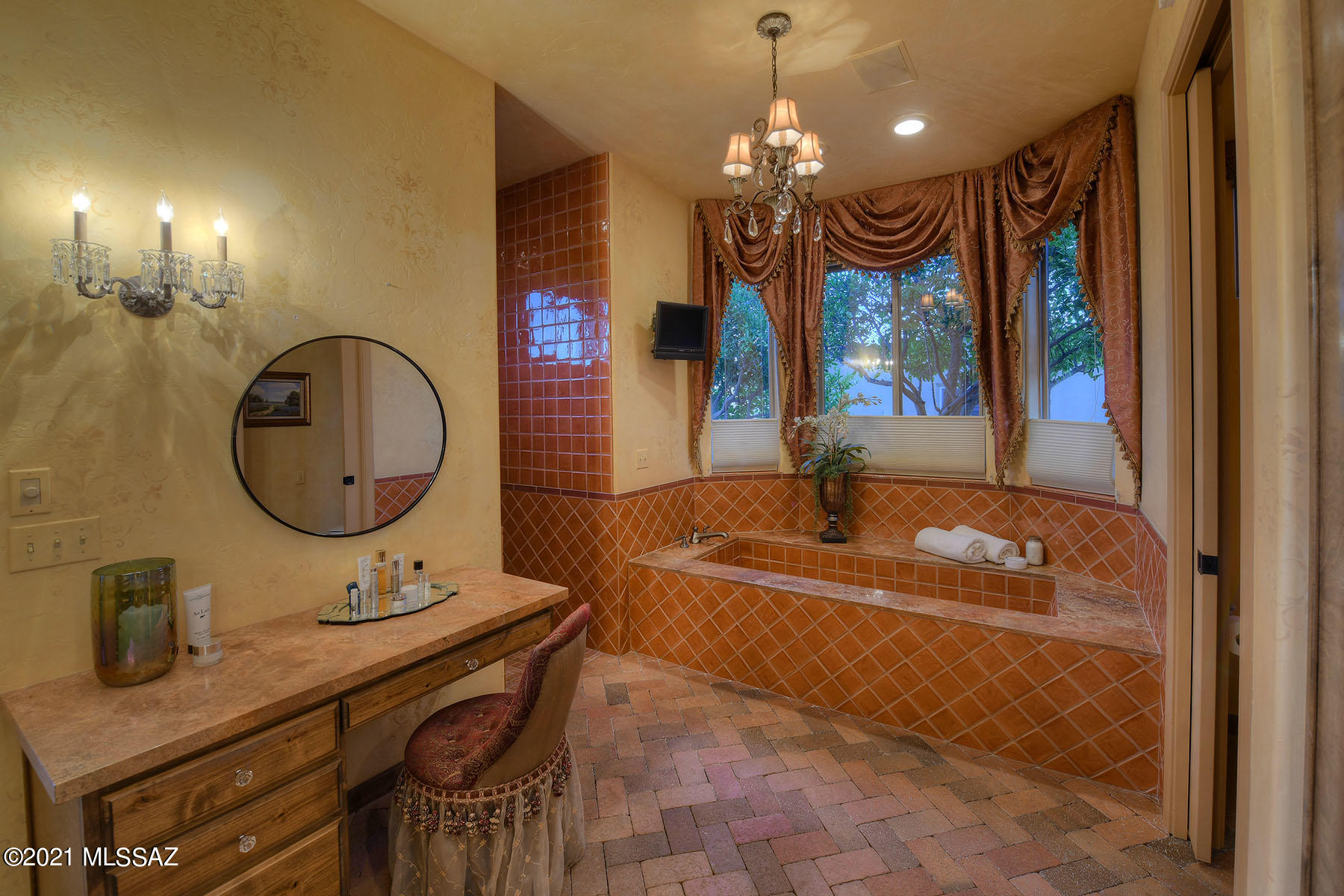 Sabino Mountain (1-290) - Residential