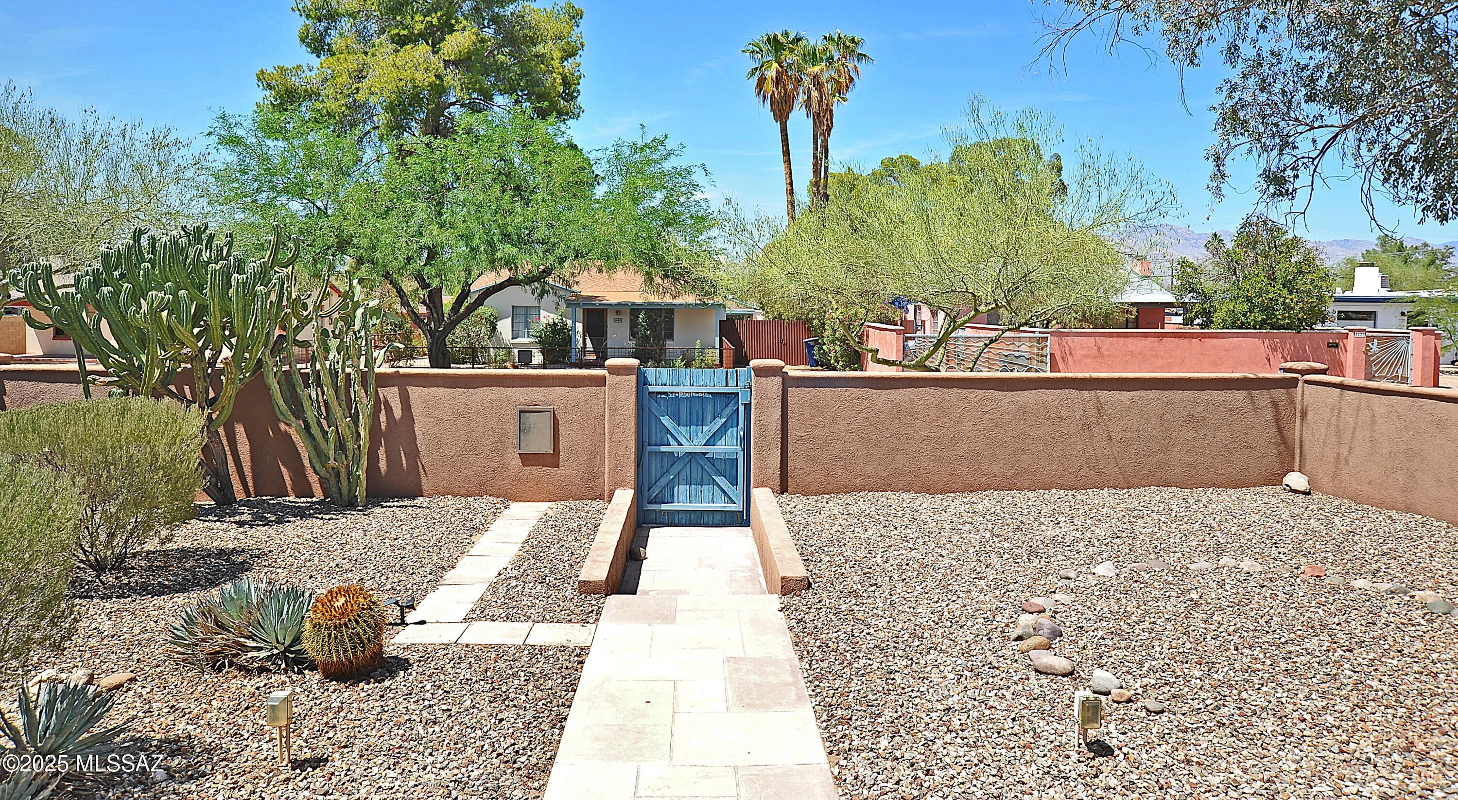 2422 E Drachman Street